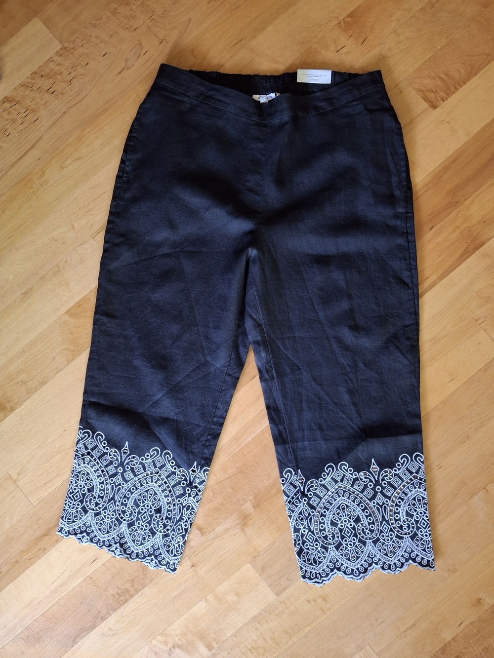 Nwt Chicos Linen Black Embroidered Hem Cropped Pants Size 14